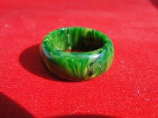 Jabberjewelry.com Faux Green Yellow Bakelite Ring