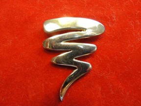 Jabberjewelry.com Vintage Squiggle Line Pin