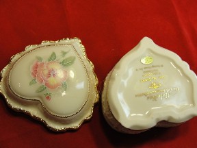 Jabberjewelry.com Porcelain Musical Heart Floral Trinket Box